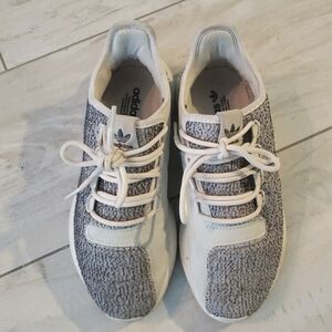 Adidas Tubular Shadow Size 6Y/ 7.5 Women